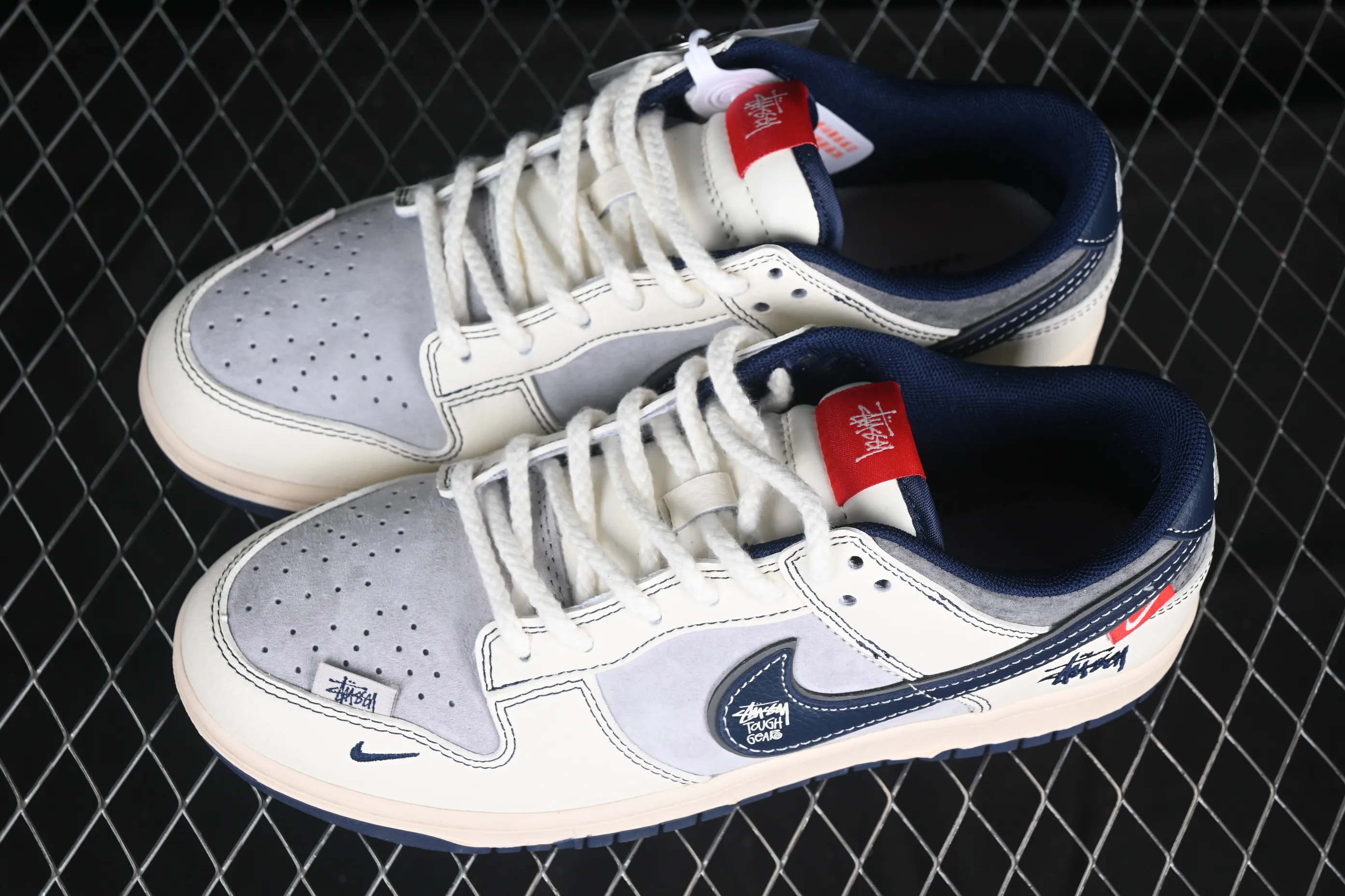 All categories Nk SB Dunk Series Nk SB Dunk Low High-end customized low-top sneakers Nk SB Dunk Low Stusi co-branded signature navy blue hook Anniversary high-end customized low-top casual sneakers DM6868-034